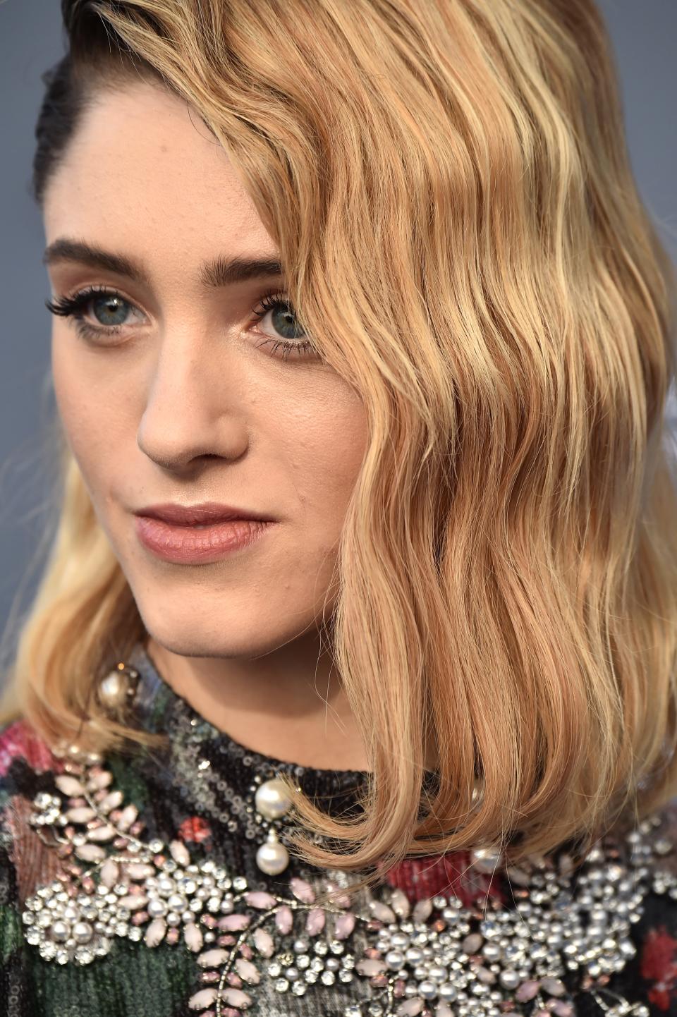 Stranger Things' Natalia Dyer is wearing three different mascaras at the 2018 Critics' Choice Awards, according to her makeup artist.