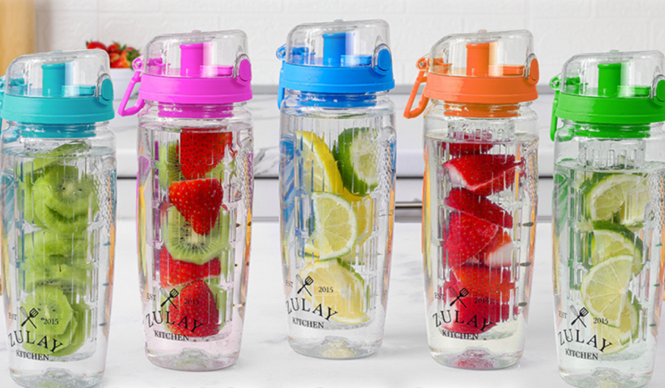 the fruit infuser water bottle in five colors