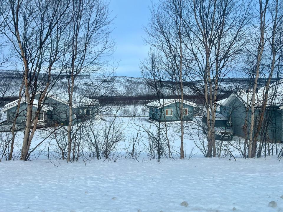 Durch die nördliche Lage von Utsjoki gibt es keine Lichtverschmutzung (abgesehen von dem manchmal hellen Mondlicht), aber die Wolken können die Polarlichter trotzdem verdecken. - Copyright: Taylor Rains/Business Insider