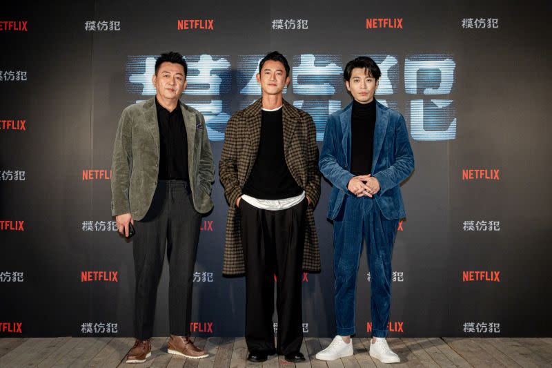 ▲左起庹宗華、吳慷仁和侯彥西拍戲通常會超時。（圖／Netflix）