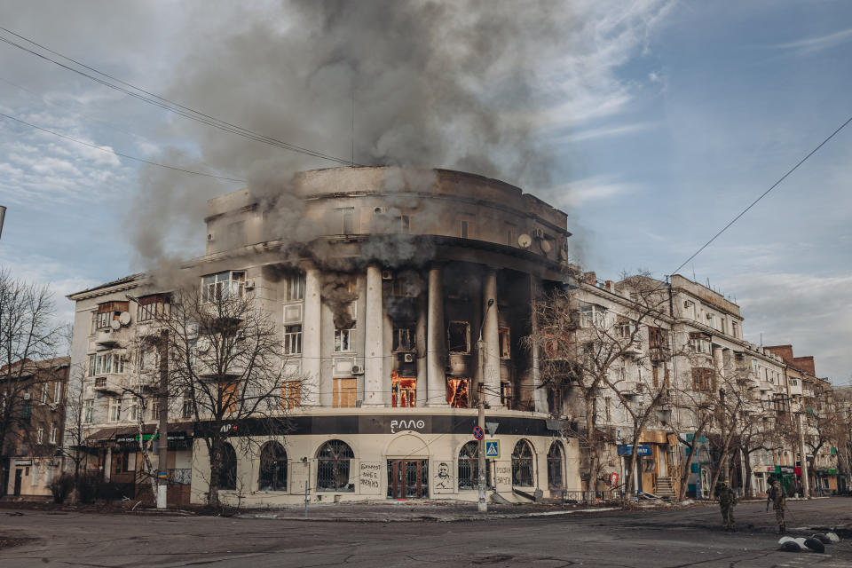 BAKHMUT, UKRAINE - DECEMBER 23: A view of a burning building due to a Russian shelling in the centre of Bakhmut, Ukraine on December 23, 2022. (Photo by Diego Herrera Carcedo/Anadolu Agency via Getty Images)