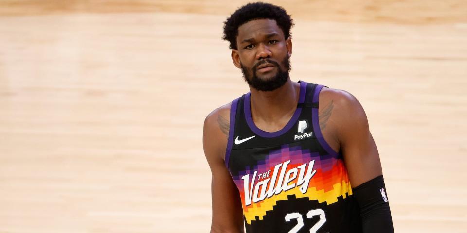 Deandre Ayton stands on the court during a game.