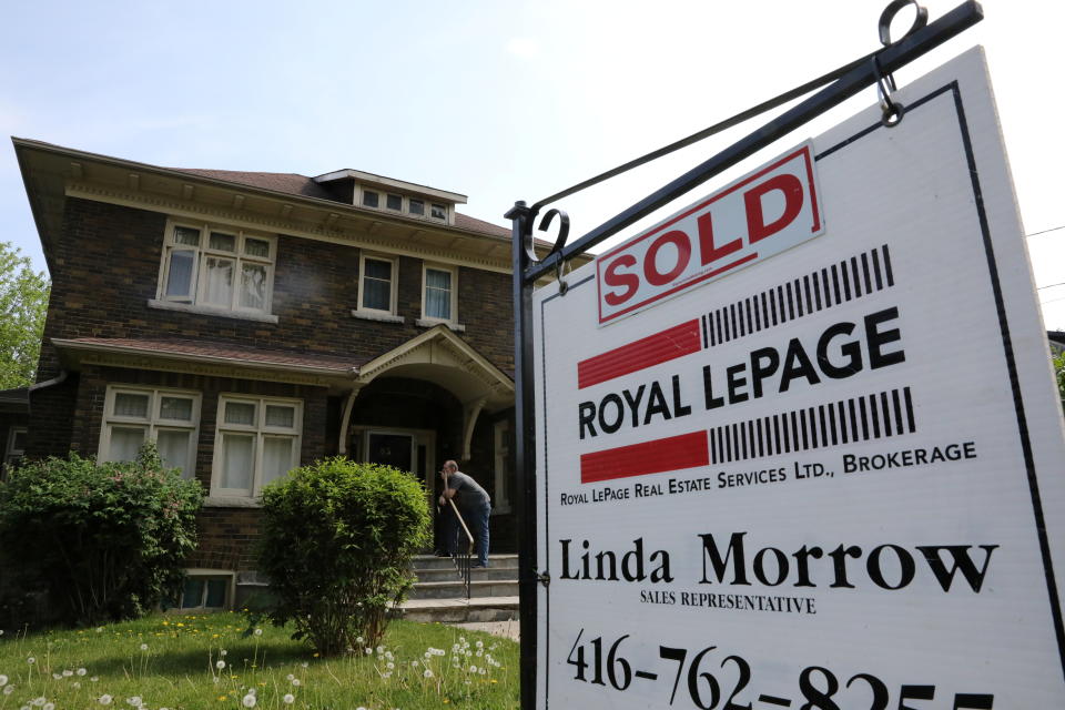 A realtor's for sale sign stands outside a house that had been sold in Toronto, Ontario, Canada May 20, 2021.  REUTERS/Chris Helgren  ?