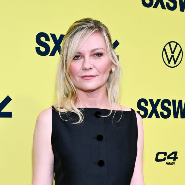 Kirsten Dunst está tan ocupada siendo madre que apenas tiene tiempo para ducharse credit:Bang Showbiz