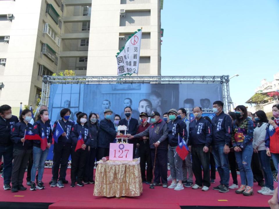 國民黨台南市黨部歡喜舉辦一二七週年黨慶。（記者張淑娟攝）