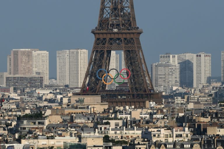 Fotografía de París con la torre Eiffel con los aros olímpicos, tomada el 20 de julio de 2024 (Luis ROBAYO)