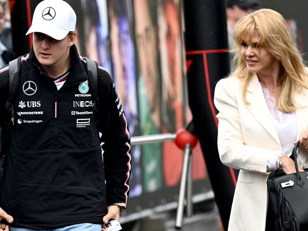 Mick Schumacher und seine Mutter Corinna (Joe Klamar)