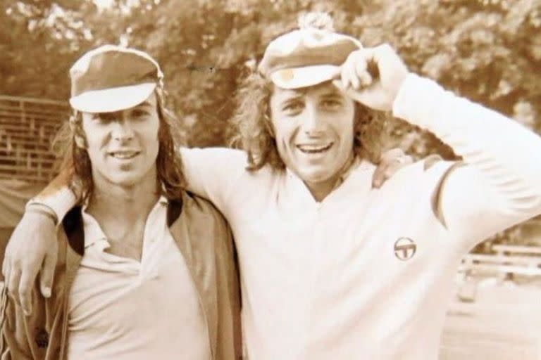 Tito Vázquez y Guillermo Vilas, unidos por el tenis, la música y la literatura