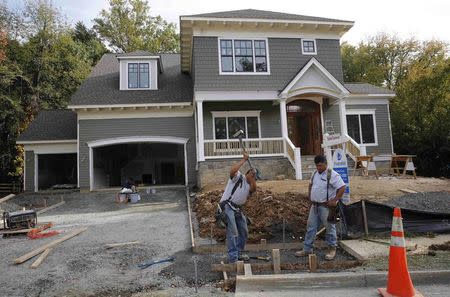 Construction workers are pictured building a new home in Vienna, Virginia, outside of Washington, DC in this October 20, 2014 file photo. REUTERS/Larry Downing/Files