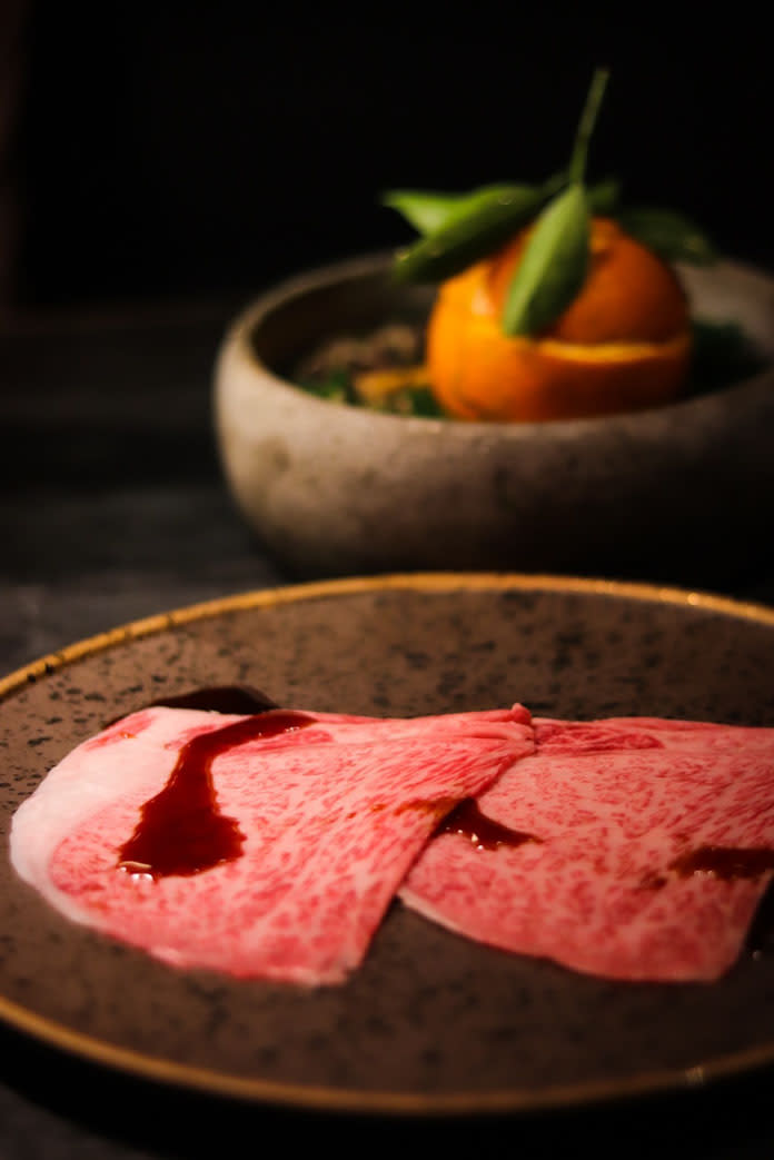 「日本山形和牛紐約客佐椪柑」肉質細緻美味。徐力剛攝影