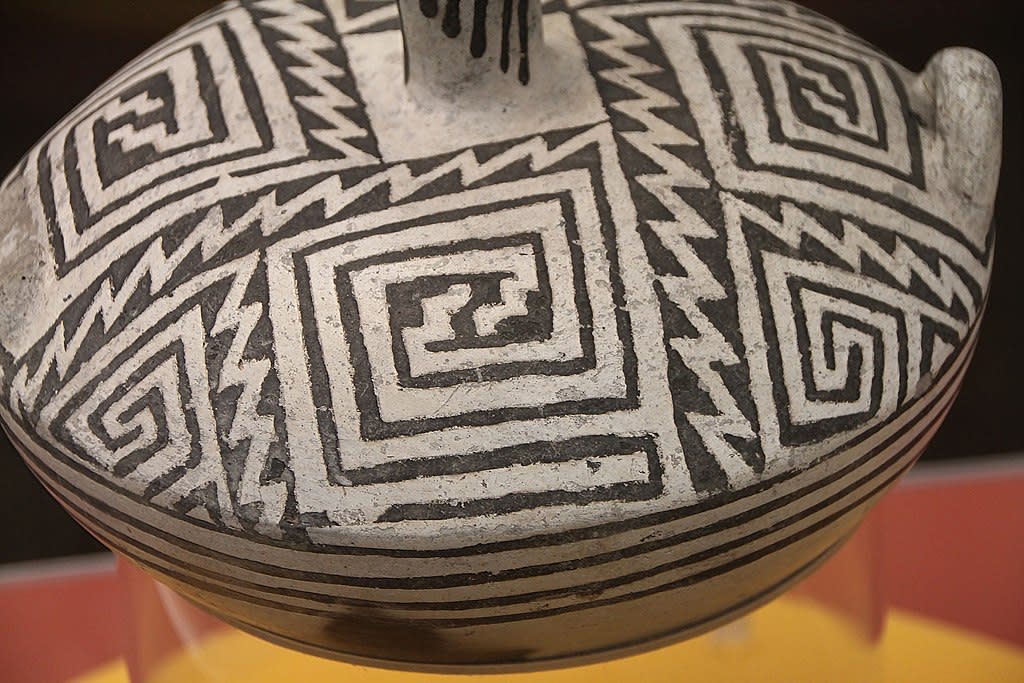 Native pottery. (Photo: Tony Hisgett via Creative Commons Attribution 2.0 Generic License)