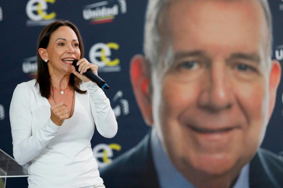 La líder opositora venezolana María Corina Machado da un discurso para promocionar la candidatura presidencial de Edmundo Gonzalez Urrutia, el 16 de mayo de 2024, en Caracas.