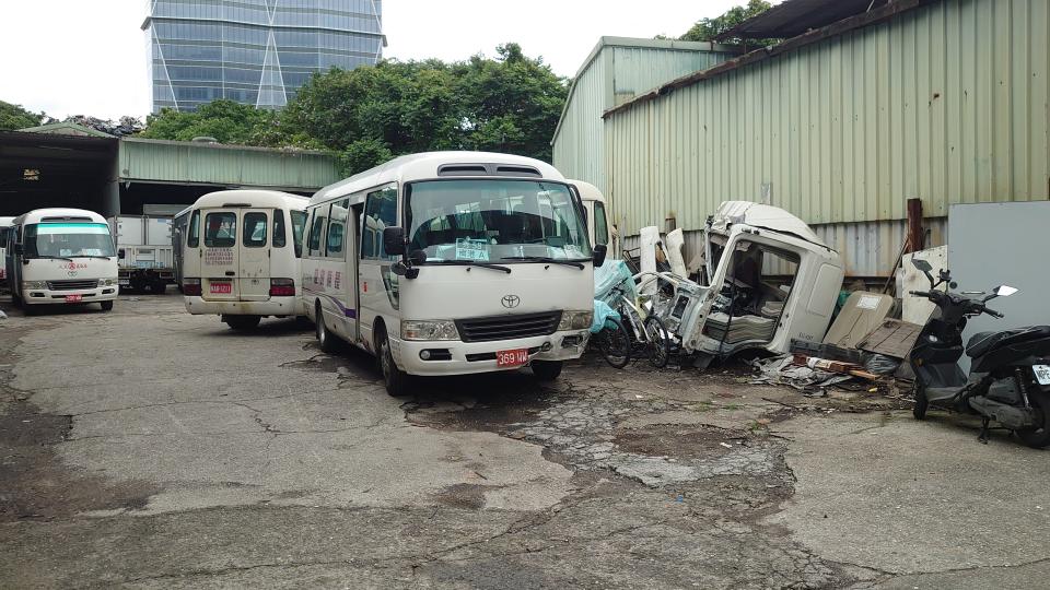 康橋高中學生交通車事故1130522檢查車輛資料照(車頭)