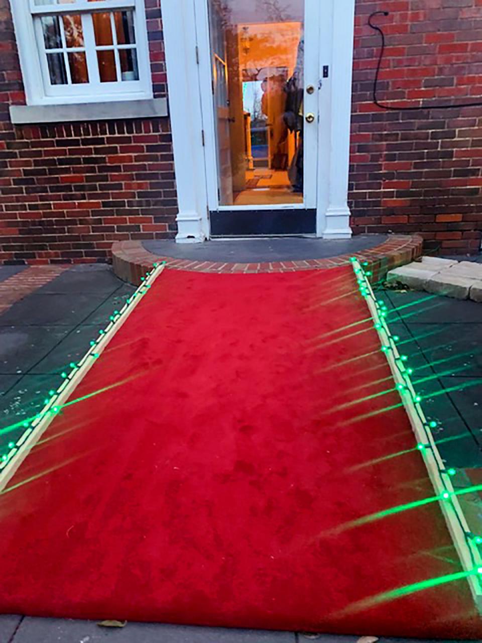  Leslie Rainbolt created a Christmas Eve ramp. The ramp, which led up to her back door, was covered with a red carpet and lined with twinkling green lights.