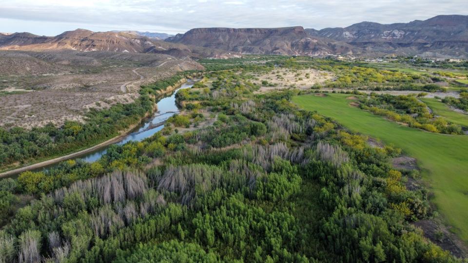 The Rio Grande slices through Black Jack’s Crossing at Lajitas Golf Club. (Photo by Tim Schmitt/Golfweek)