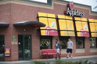 <p>This probably comes as no surprise, but<a href="https://www.gettyimages.com/detail/news-photo/an-applebees-restaurant-serves-customers-on-august-10-2017-news-photo/829537418" rel="nofollow noopener" target="_blank" data-ylk="slk:one Redditor;elm:context_link;itc:0;sec:content-canvas" class="link "> one Redditor </a>and former Applebee's employee explains the popular $1 drink special goes a little easy on the actual booze. Fair, since college kids are probably knocking back $10 worth of these guys on the cheap.</p>