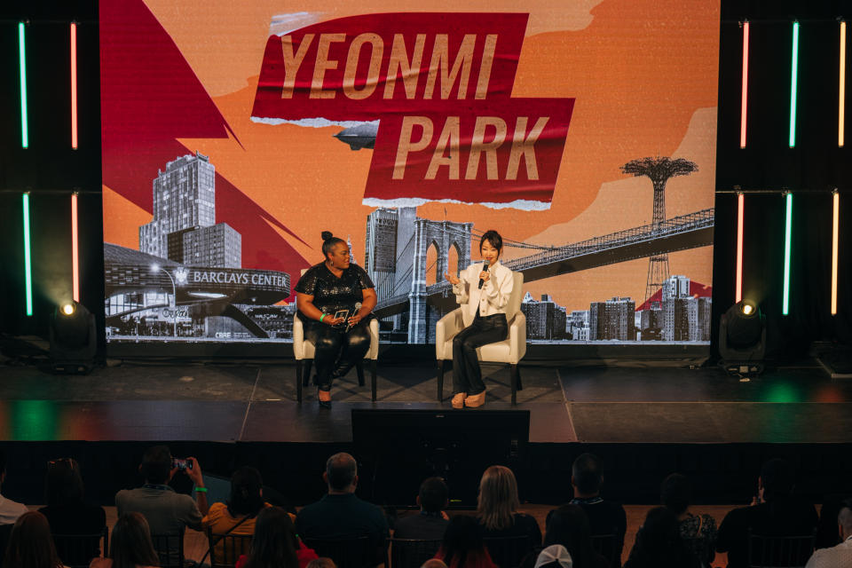 La desertora norcoreana Yeonmi Park en el vecindario de Long Island City en Queens, el 30 de mayo de 2023. (Jeenah Moon/The New York Times)