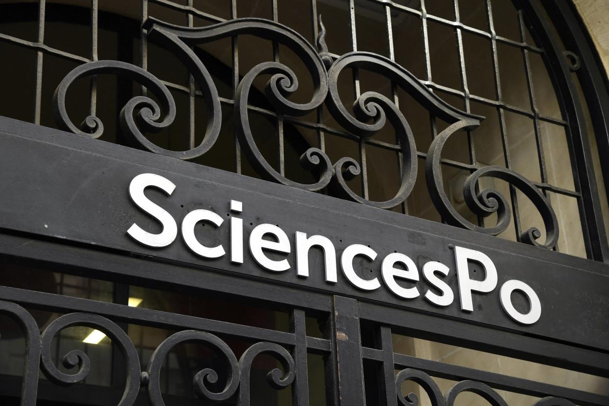 Le logo de l’école Sciences po sur sa porte d’entrée (image d’illustration)