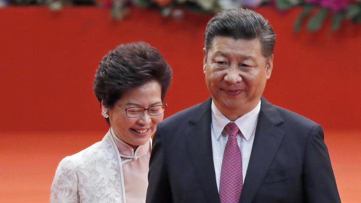 China feiert den 20. Jahrestag der Rückgabe von Hongkong an die Volksrepublik mit einer Machtdemonstration. Präsident Xi erteilt jedem Streben nach Autonomie eine deutliche Absage – ein klares Signal vonseiten Pekings.