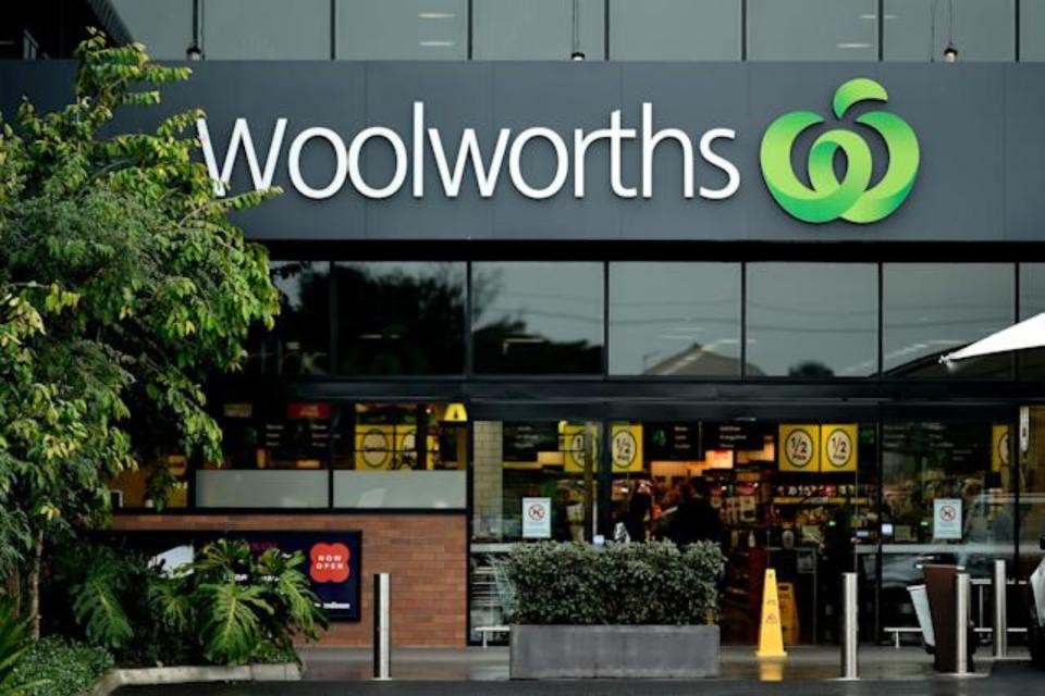 Woolworths supermarket open during the day