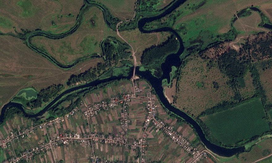 <span>A satellite image is said to show a strategic bridge that has been destroyed over the Seym River near Zvannoe, Kursk region, Russia, 18 August 2024.</span><span>Photograph: 2024 Planet Labs Inc./Reuters</span>