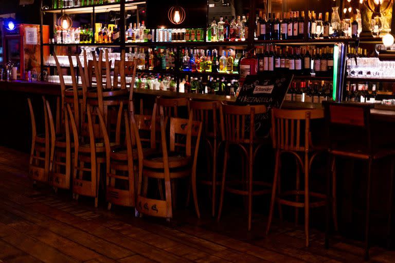 En los bares buscan la manera de rotar al personal para que nadie se quede sin trabajo. FOTOS: TOMAS CUESTA