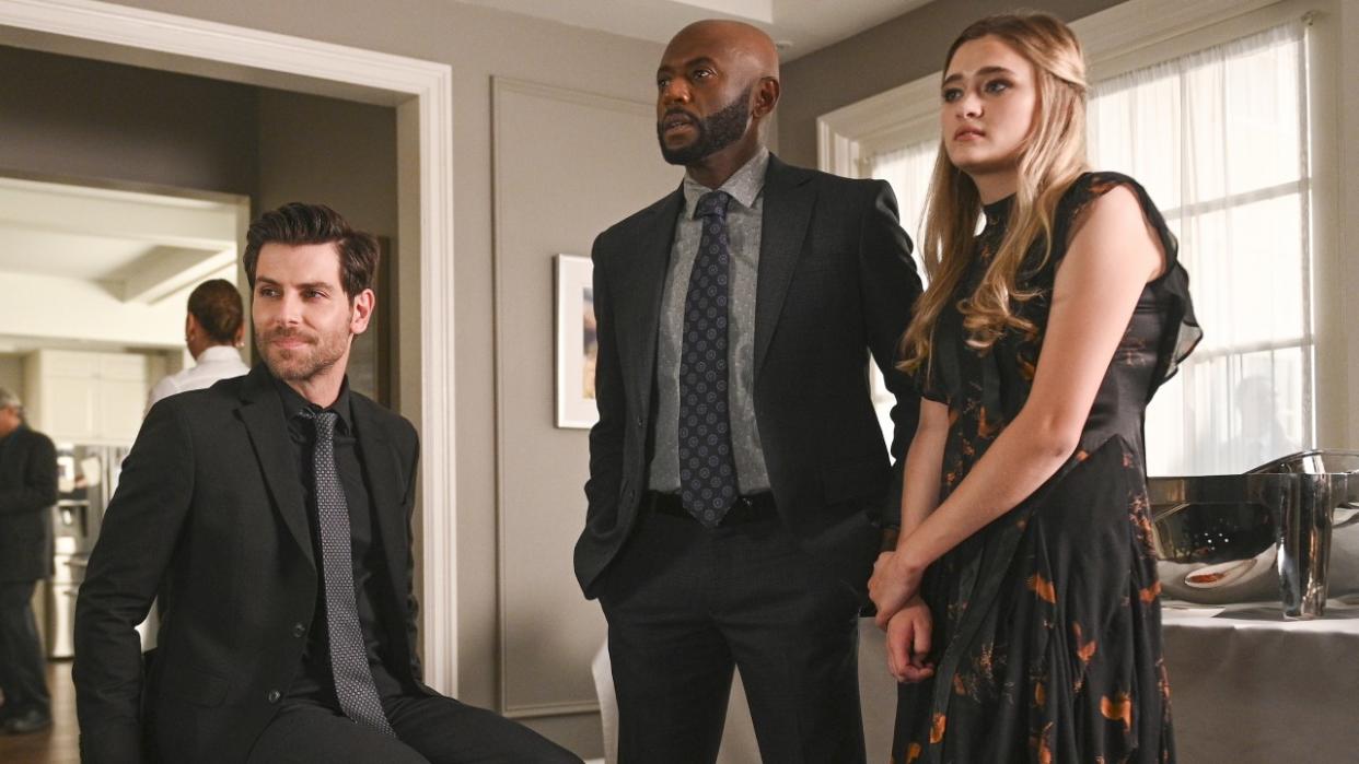  Lizzy Greene as Sophie Dixon, Romany Malco as Rome Howard and David Giuntoli as Eddie Saville on A Million Little Things. 