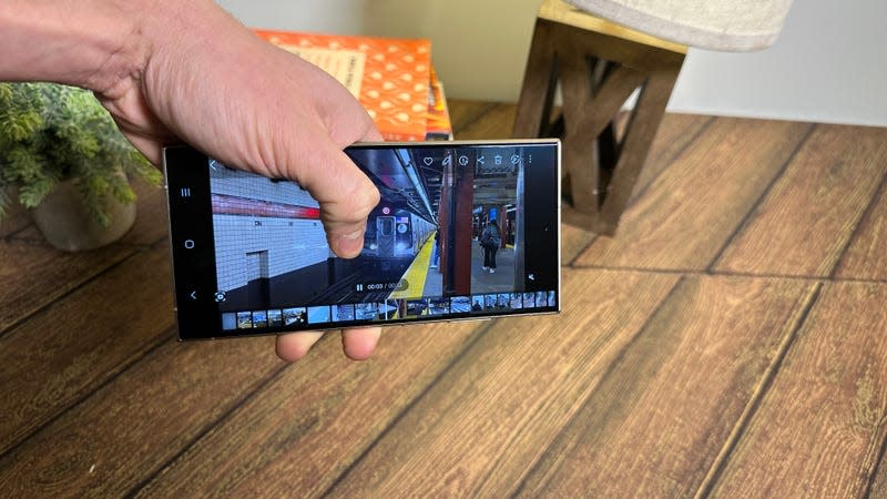 The Samsung Galaxy S24 includes a feature letting you watch videos in slow motion just by holding down the video as it plays. - Photo: Kyle Barr / Gizmodo