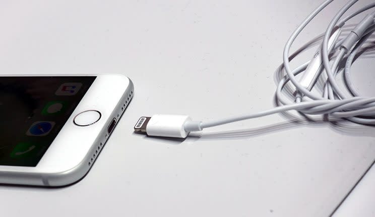 The iPhone 7 earbuds connect to the Lightning port.