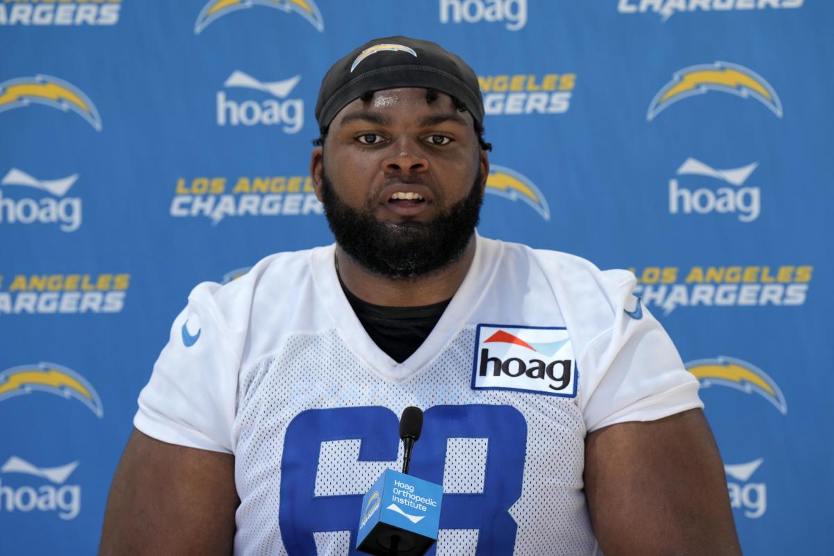 Chargers LT Rashawn Slater (biceps) expected to miss rest of 2022