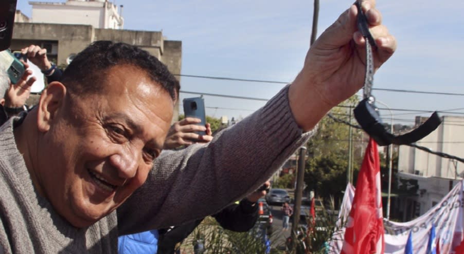 El líder piquetero Luis D'Elía se puso al frente de la protesta callejera por el juicio a Cristina y calificó al fallo como 