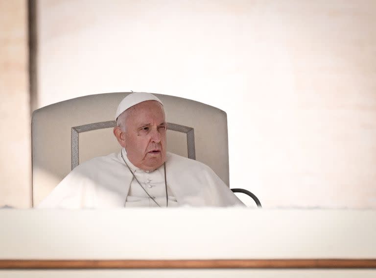 El papa Francisco habla durante su audiencia general semanal en la Plaza de San Pedro en la Ciudad del Vaticano el 11 de octubre de 2023.