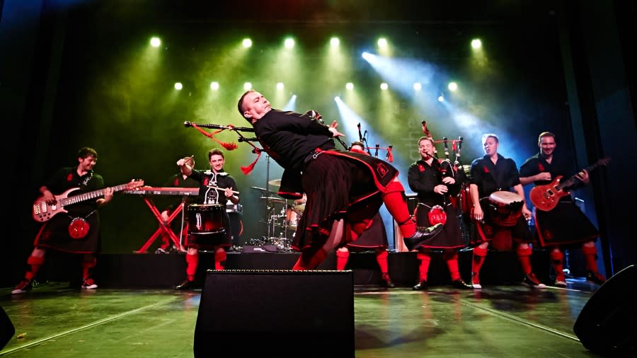 Red Hot Chilli Pipers (Burlington Memorial Auditorium)