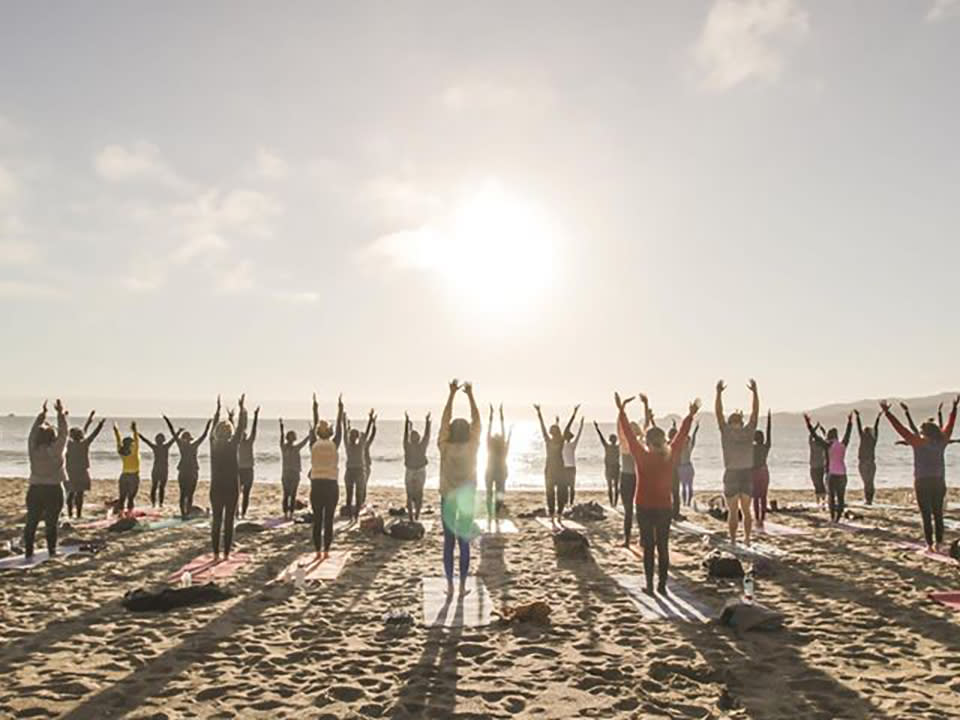 <b>Photo: Outdoor Yoga SF/<a href="https://www.facebook.com/EventbriteforOrganizers/photos/gm.586388708833788/10162760115475261/?type=3&theater" rel="nofollow noopener" target="_blank" data-ylk="slk:Facebook;elm:context_link;itc:0;sec:content-canvas" class="link ">Facebook</a></b>