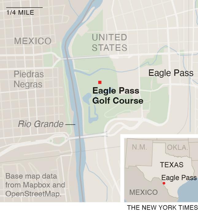Un campo de golf municipal junto al río Bravo en Eagle Pass, Texas, sigue recibiendo a los jugadores aun cuando sus alrededores ahora parecen una zona de conflicto.