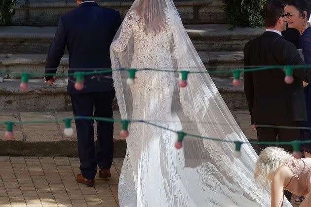 <p>Karine Ferri le jour de son mariage à l'église de La Motte (Var) le 9 juin 2019</p>