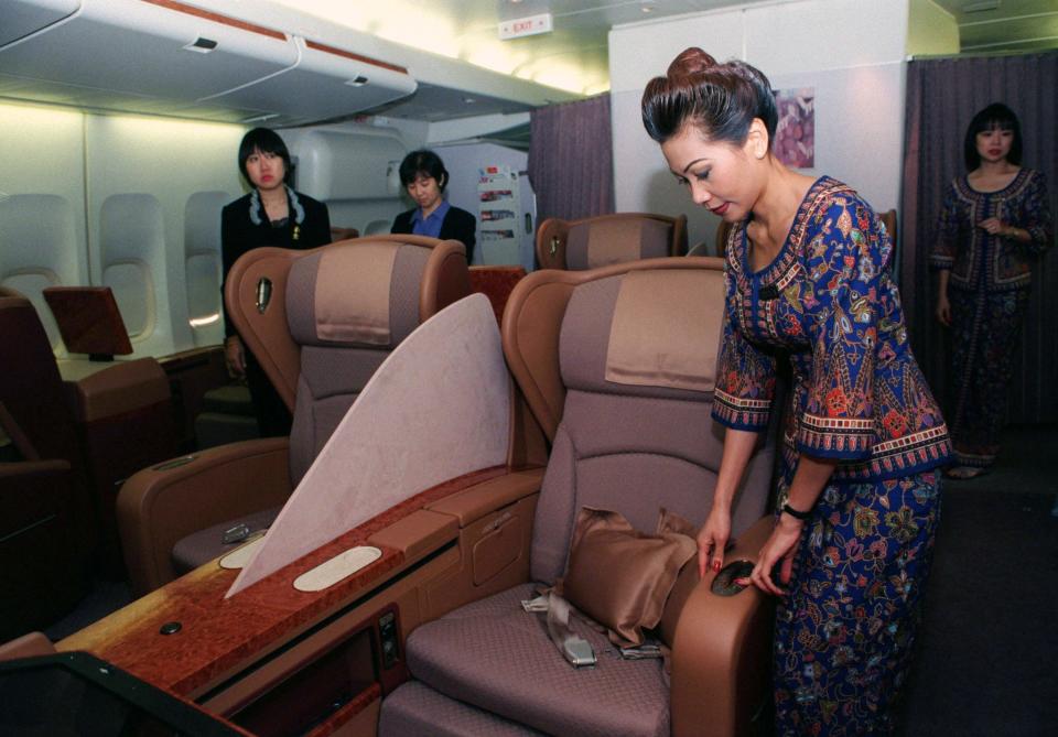 The first-class cabin on board a Singapore Airlines Boeing 747-400 in 1998.