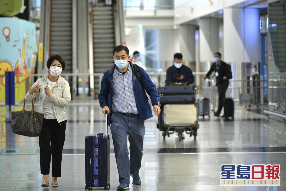 外地回港的市民，已接種疫苗及血清抗體測試陽性，檢疫可縮至7天。資料圖片