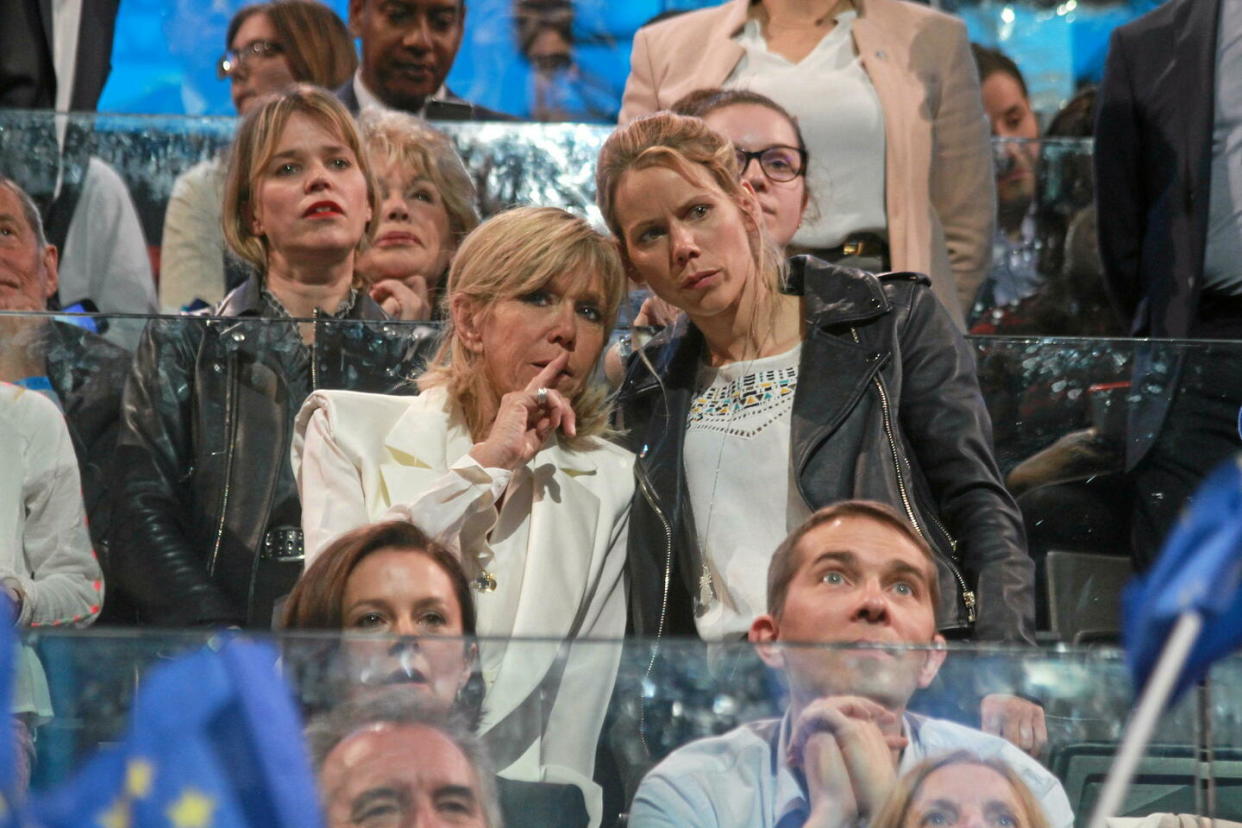 Brigitte Macron, épouse du président de la République, et sa fille, l'avocate et romancière Tipahine Auzière, lors d'un meeting d'Emmanuel Macron.  - Credit:Starface/Cover Images