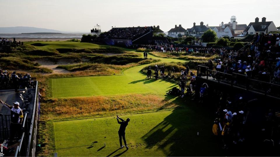 Justin Rose tees off on the 17th hole