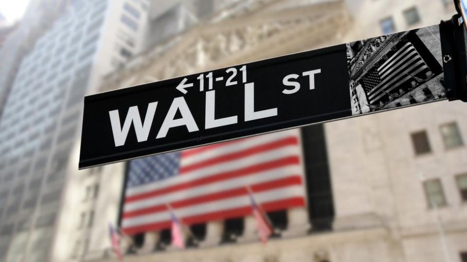 Señal de Wall Street en la calle