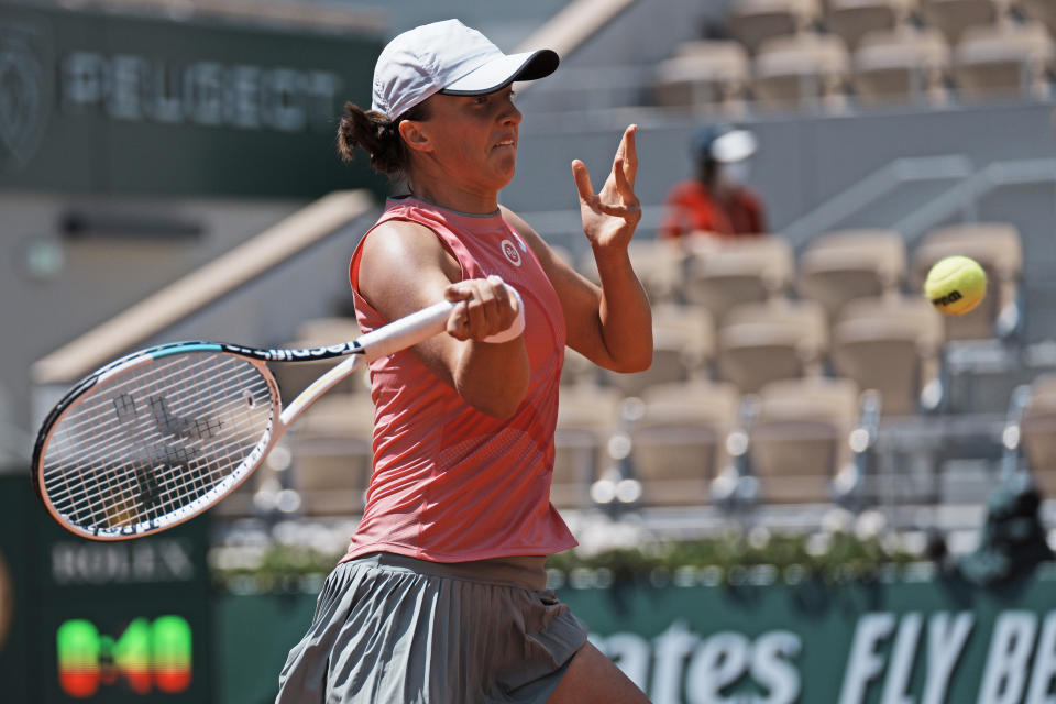 Poland's Iga Swiątek returns the ball to Maria Sakkari of Greece during their quarterfinal match of the French Open tennis tournament at the Roland Garros stadium Wednesday, June 9, 2021 in Paris. (AP Photo/Thibault Camus)