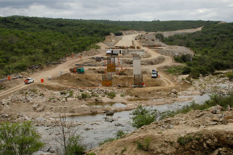 La autovía tiene un costo de US$ 100 millones de los cuales US$ 75 millones fueron aportado por la Corporación Andina de Fomento