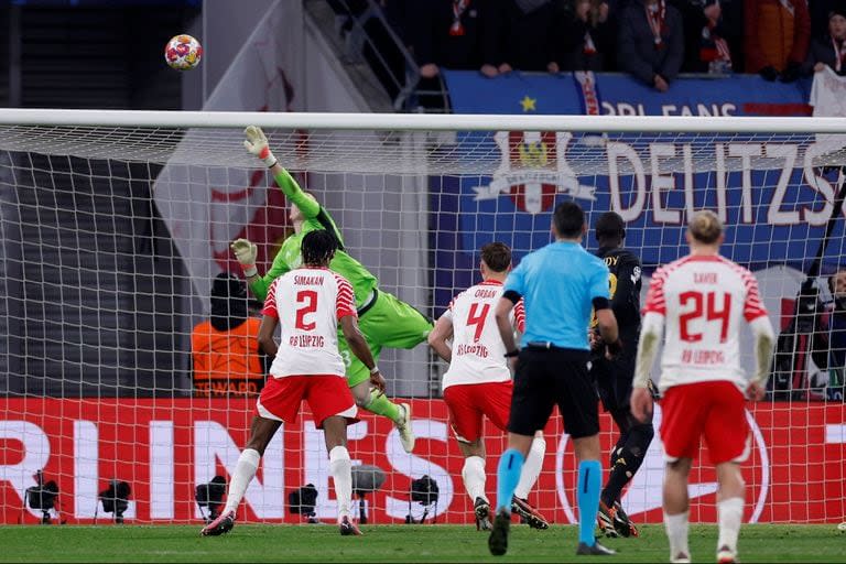 Andriy Lunin, arquero de Real Madrid, fue figura en el triunfo del equipo español en Alemania