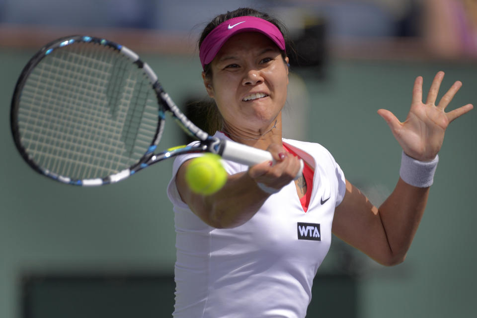 Li Na, of China, hits a return to Dominika Cibulkova, of Slovakia, during a quarterfinal match at the BNP Paribas Open tennis tournament, Thursday, March 13, 2014 in Indian Wells, Calif. (AP Photo/Mark J. Terrill)