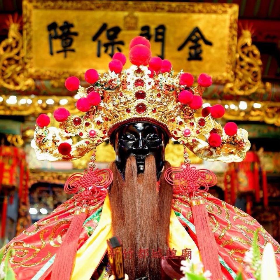 在百年神廟城隍爺前，凶嫌自首殺人。（圖／翻攝自新竹都城隍廟臉書）