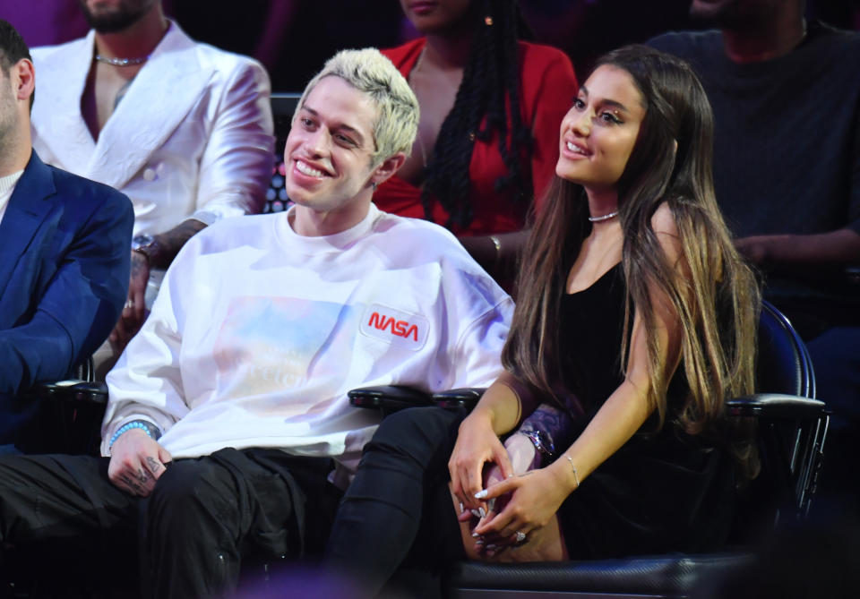 Pete Davidson and Ariana Grande attend the MTV Video Music Awards at New York's Radio City Music Hall on Aug. 20, 2018. (Photo: Jeff Kravitz/FilmMagic via Getty Images)