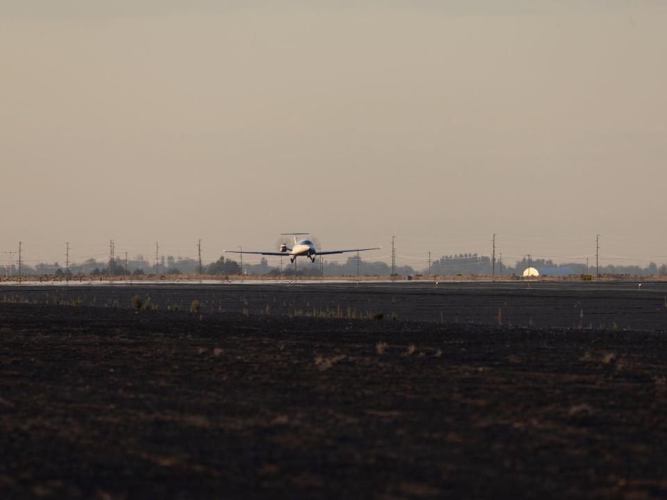 Alice taking off.