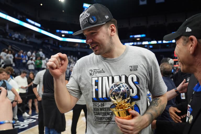 Luka Doncic festejó en la final de la Conferencia Oeste con los Mavericks de Dallas; lo esperan las finales de la NBA con Boston Celtics