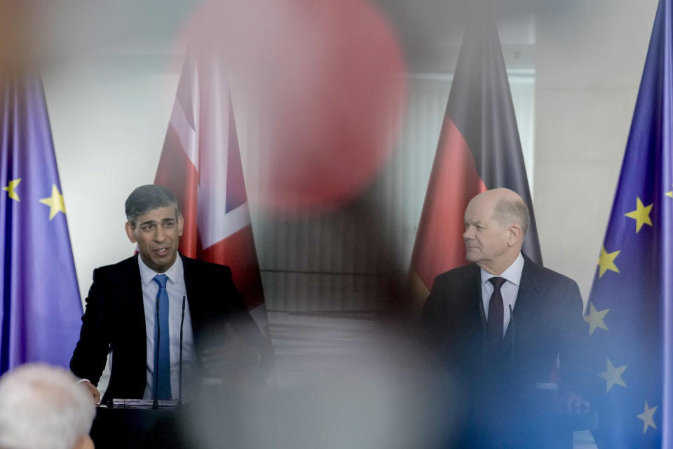 Britain's Prime Minister Rishi Sunak, left, and German Chancellor Olaf Scholz attend a press conference in Berlin, Germany, Wednesday, April 24, 2024. (AP Photo/Markus Schreiber)